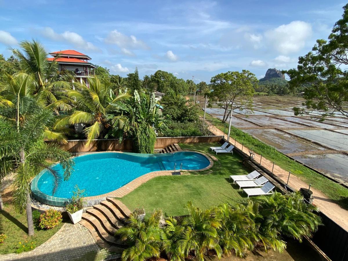 Royal Rock Sigiriya Hotel Bagian luar foto