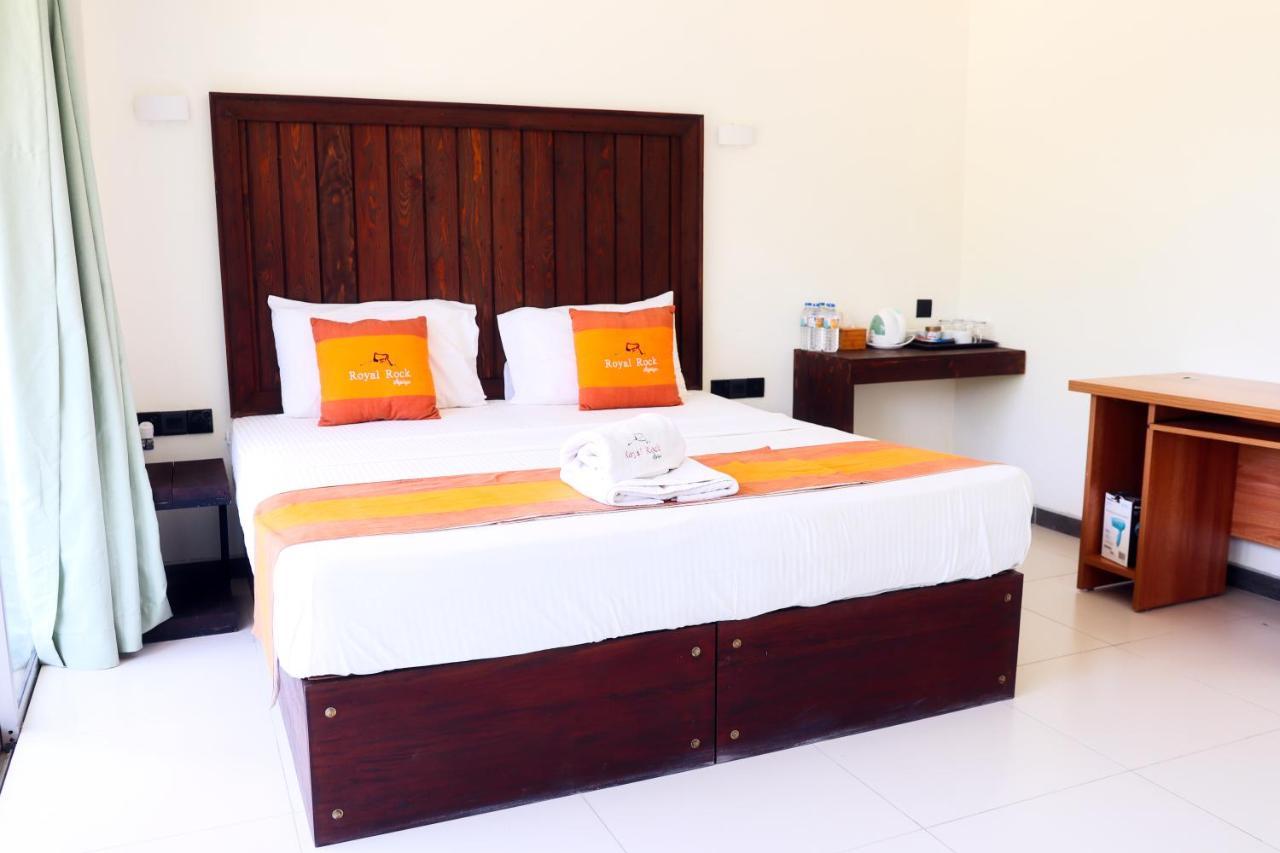Royal Rock Sigiriya Hotel Bagian luar foto
