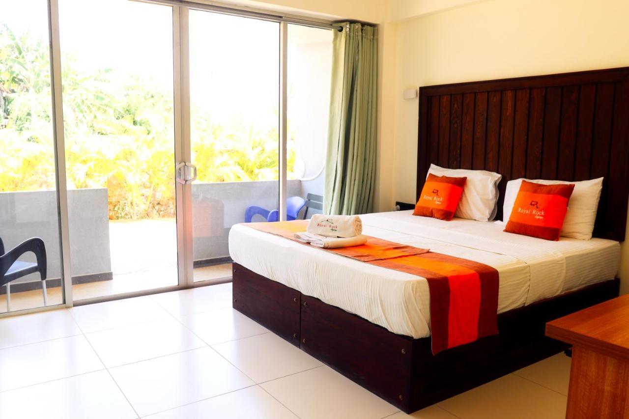 Royal Rock Sigiriya Hotel Bagian luar foto