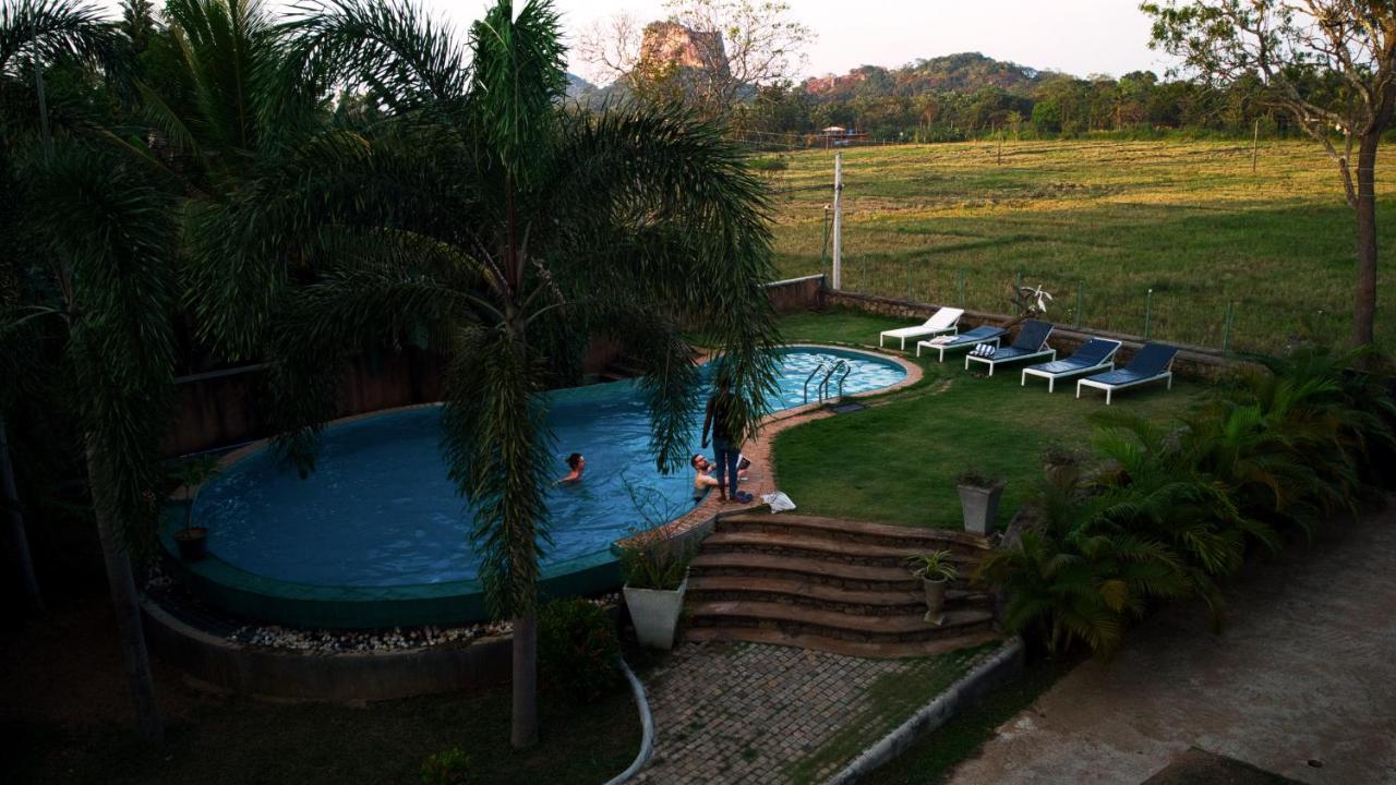 Royal Rock Sigiriya Hotel Bagian luar foto
