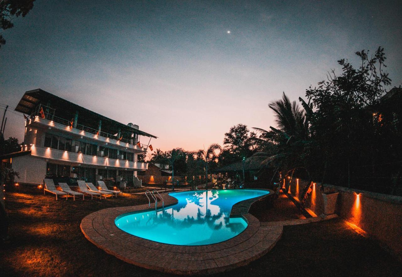 Royal Rock Sigiriya Hotel Bagian luar foto